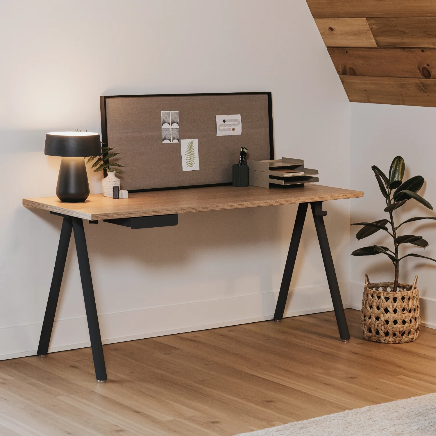 Metro Desk - Image 2