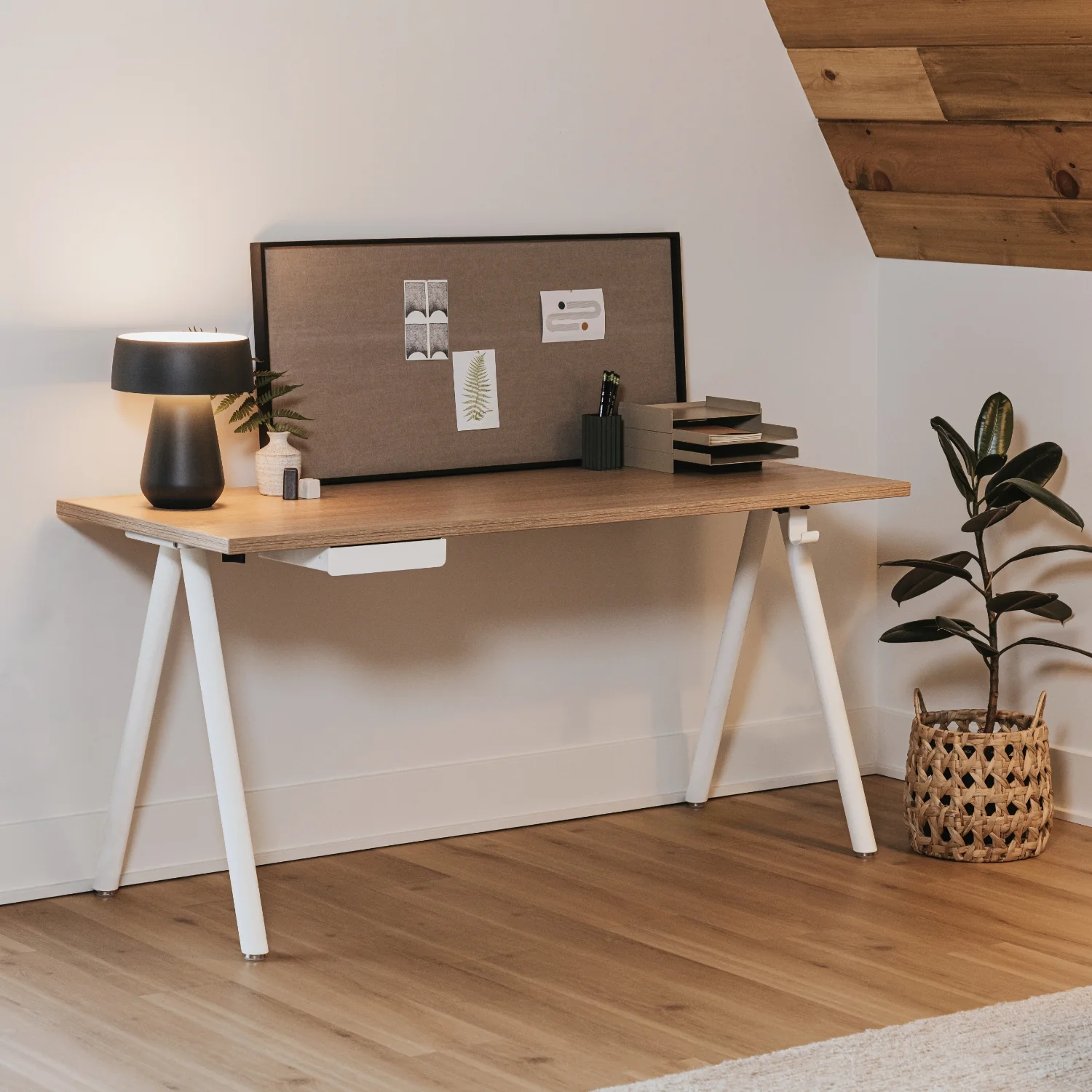 Metro Desk - Image 3
