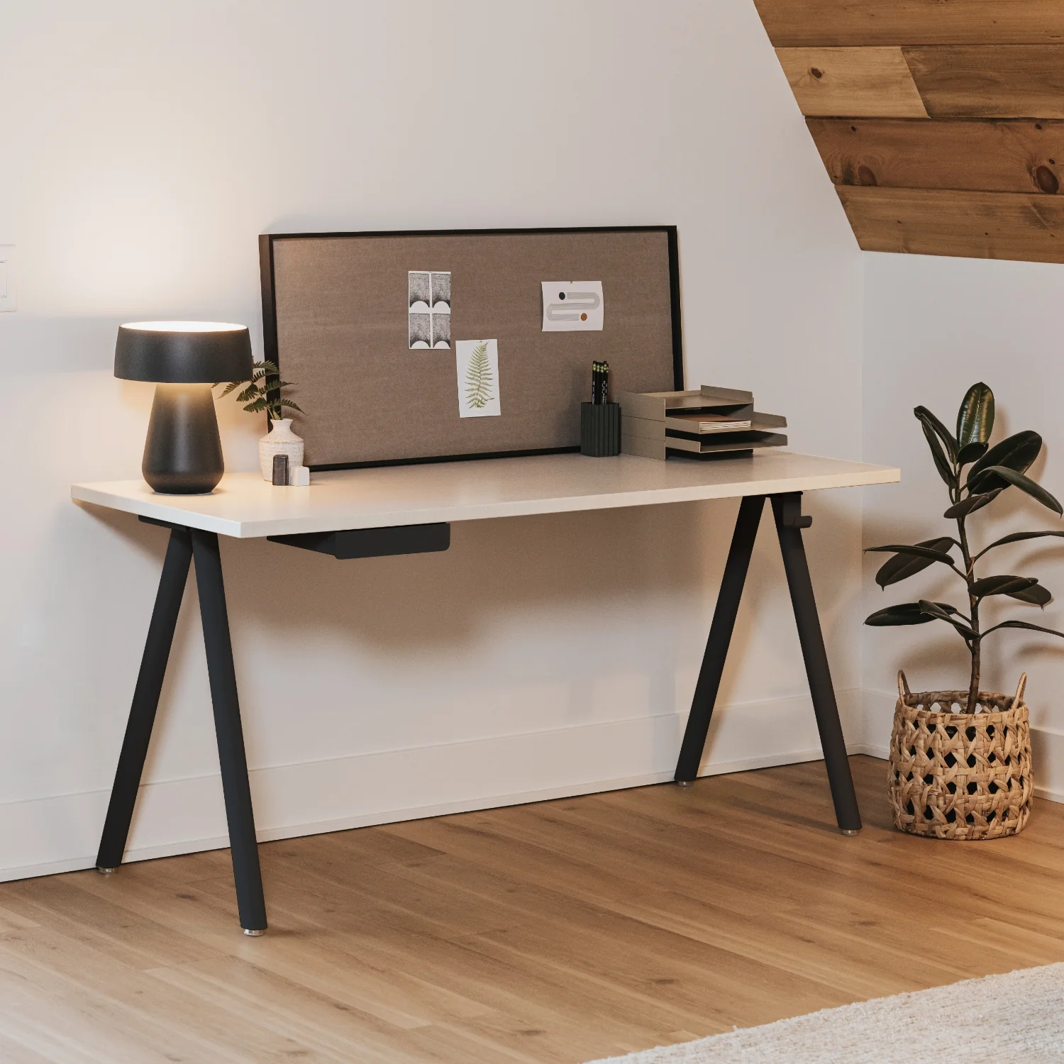 Metro Desk - Image 4