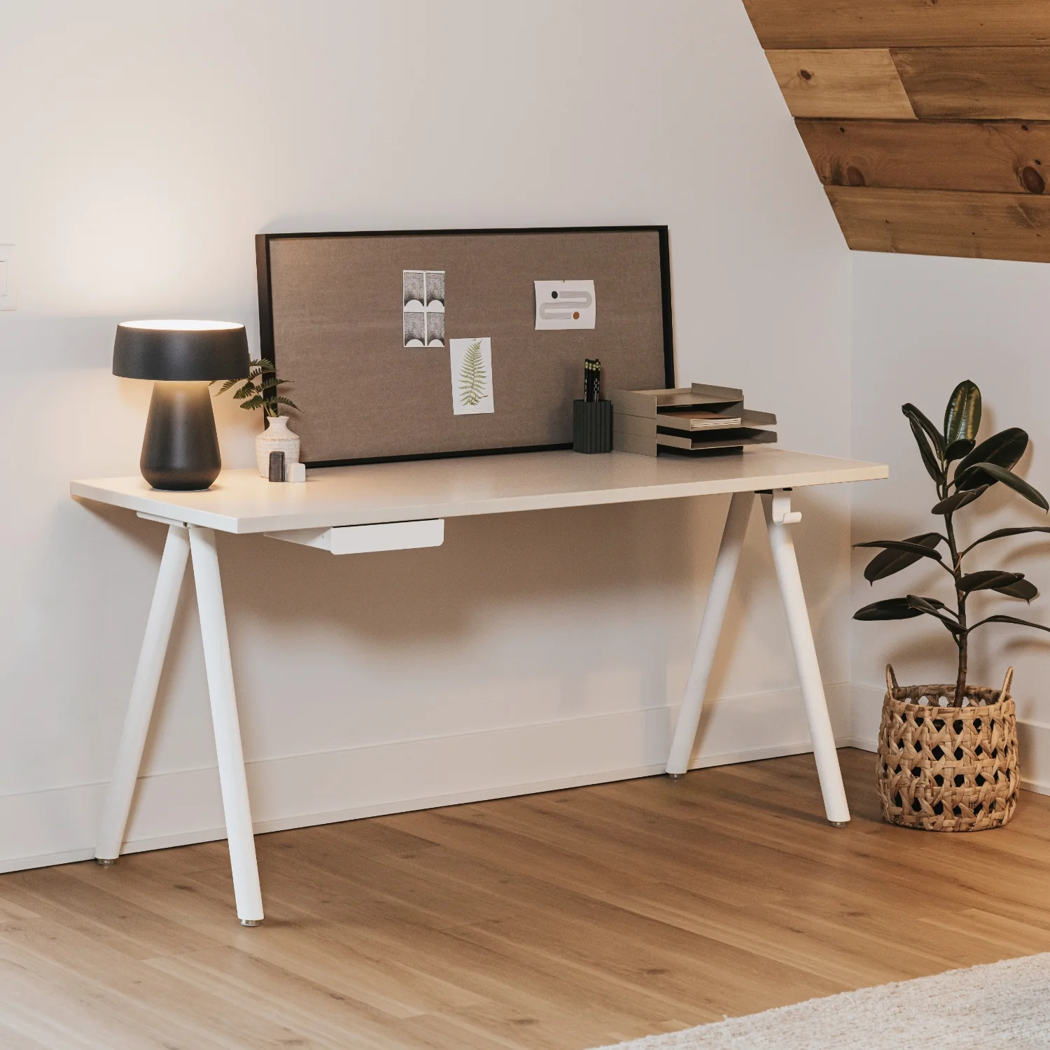 Metro Desk - Image 5