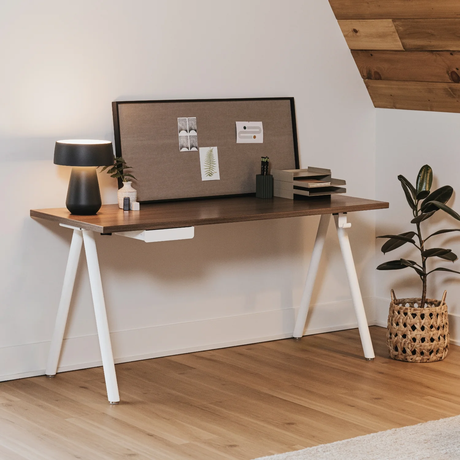 Metro Desk - Image 7